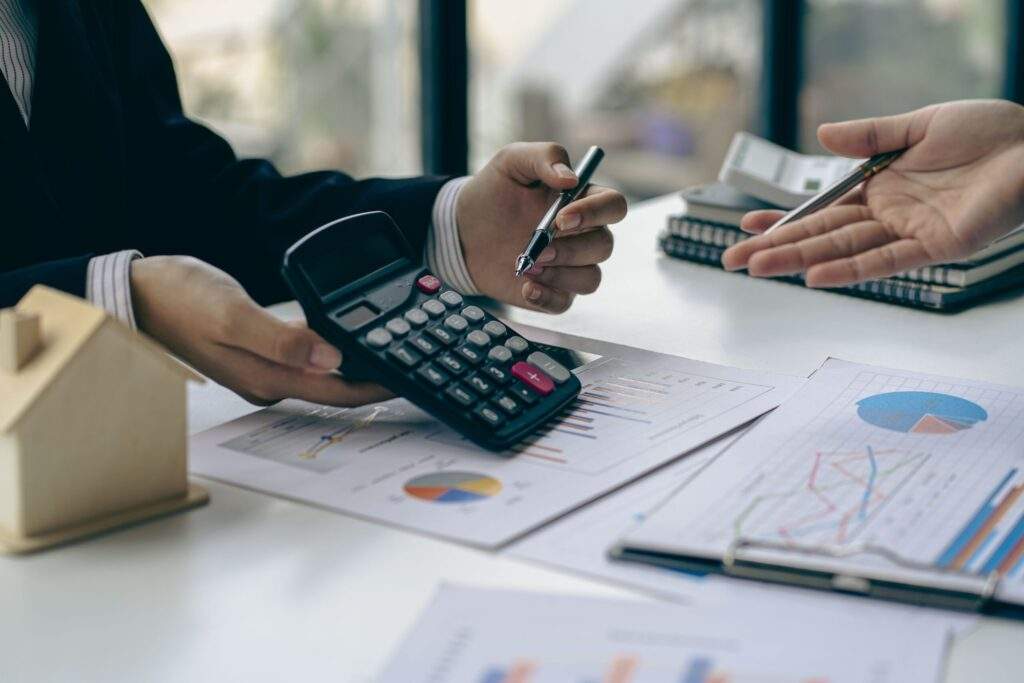 Home agents talk to new homebuyers and offer good interest rates and calculate clients on mortgage with Unique Properties, Inc.